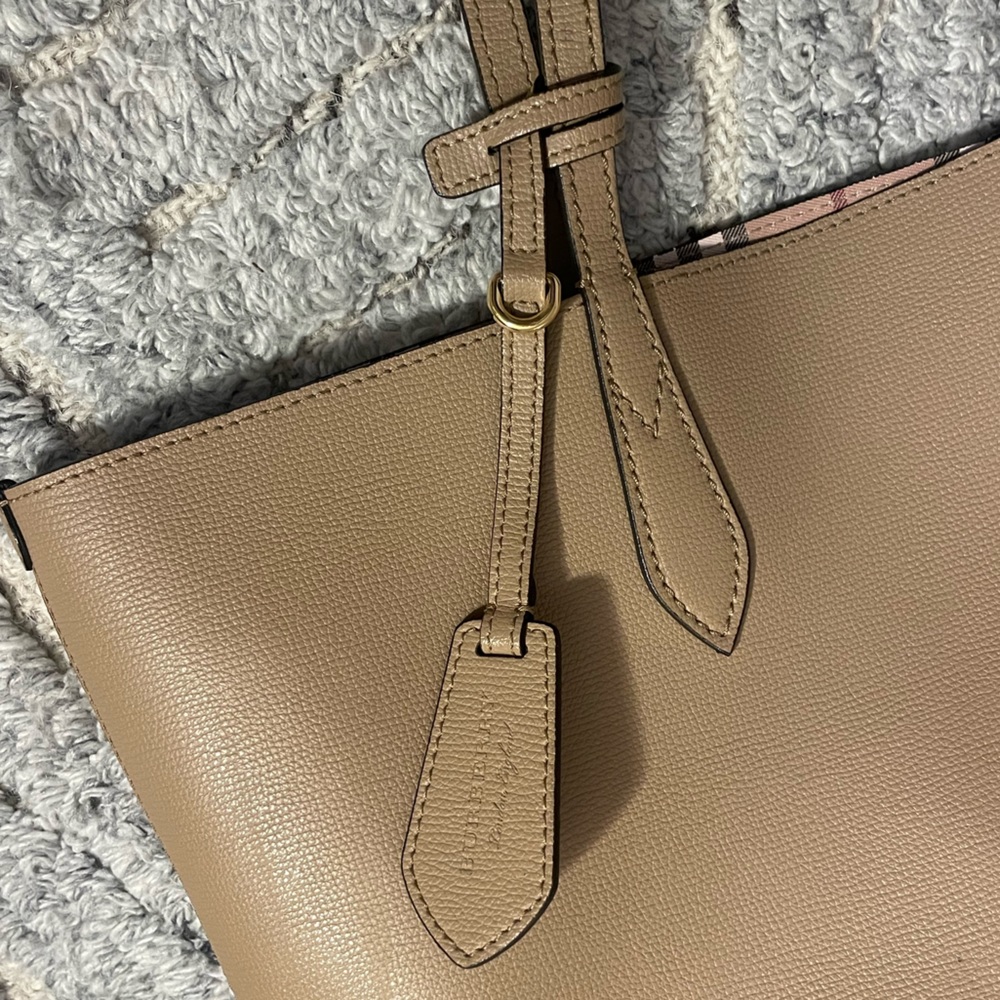 Burberry Medium Reversible Leather Tote - Mid Camel, Haymarket Check - Picture 8 of 16